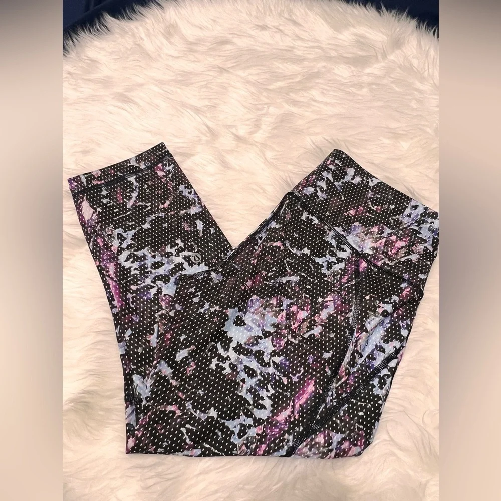 Lululemon Crop Leggings Floral Sport Blue, size 8, women’s - Picture 3 of 7